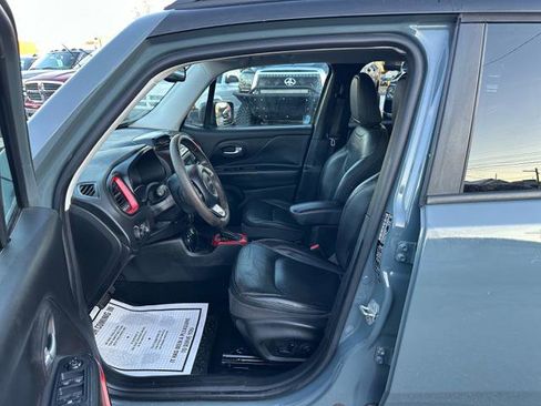 Used 2016 Jeep Renegade Trailhawk w/ Premium Trailhawk Package image 10