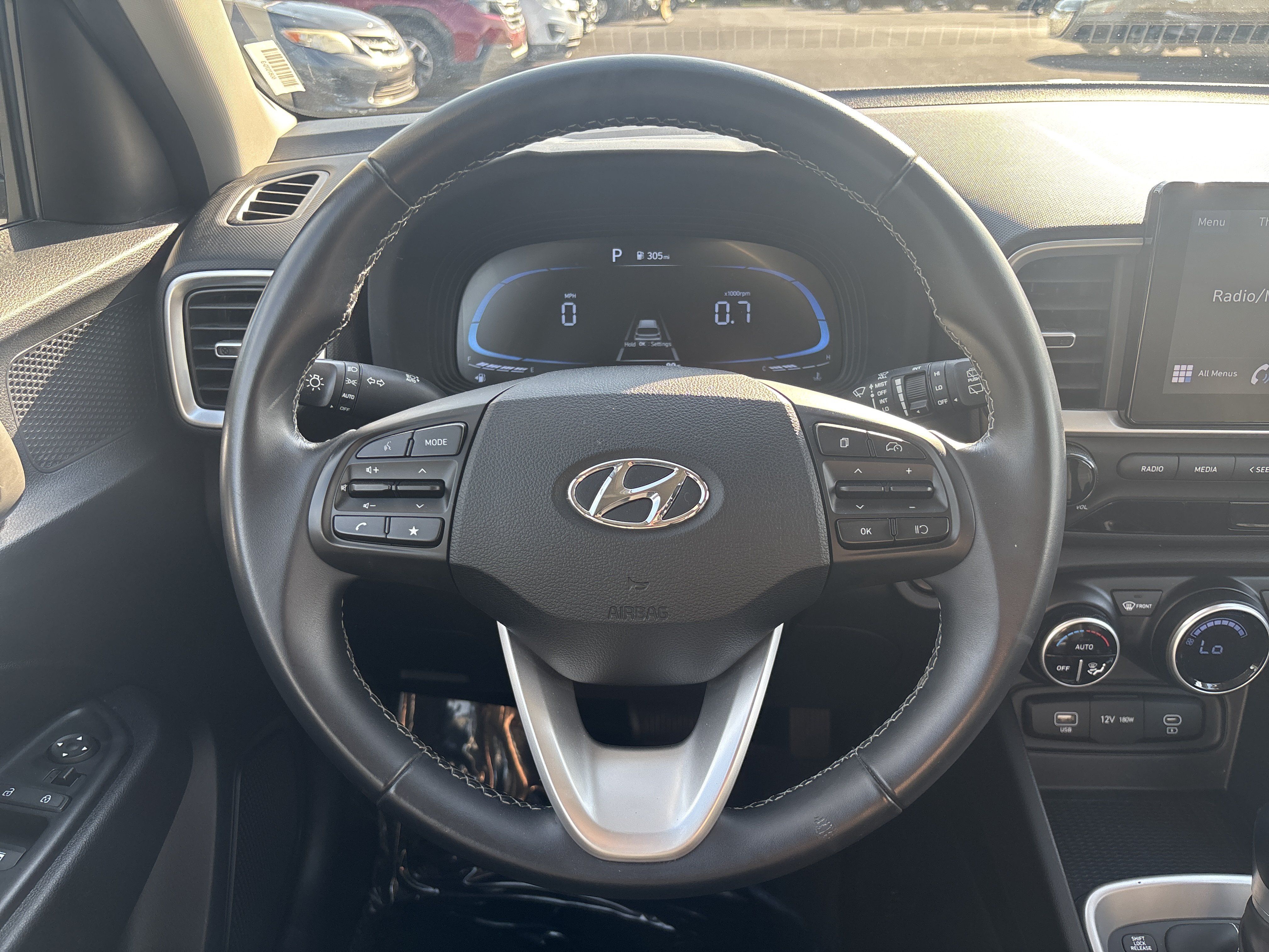 Used 2025 Hyundai Venue SEL FWD image 6