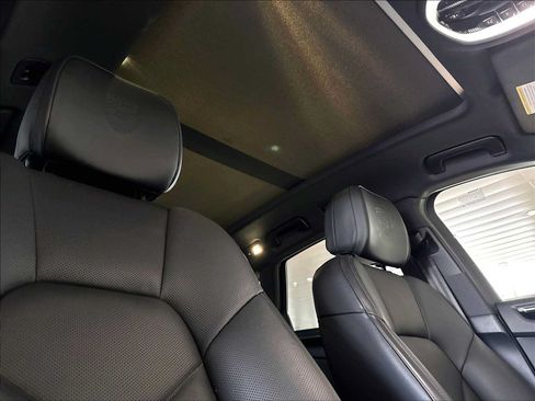 Used 2026 Porsche Macan AWD/4WD image 25