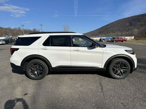 New 2026 Ford Explorer ST-Line w/ ST-Line Street Pack image 8