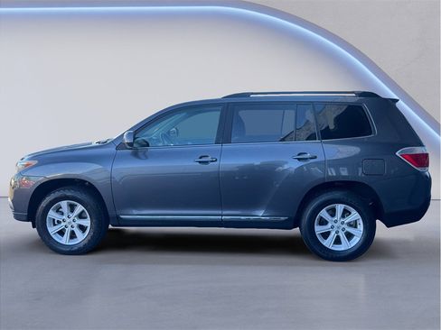 Used 2012 Toyota Highlander FWD w/ Tech Pkg image 3