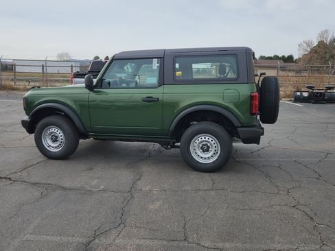 New 2025 Ford Bronco Base image 6