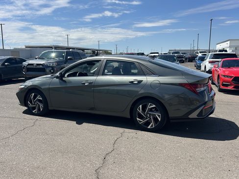 Used 2024 Hyundai Elantra Limited FWD image 3