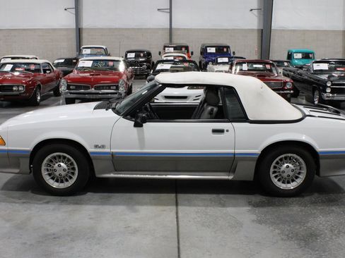 Used 1988 Ford Mustang GT RWD image 13