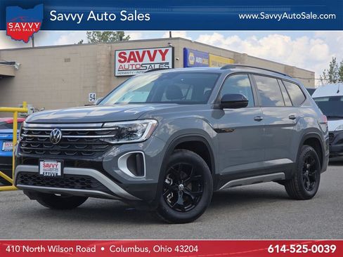 Used 2024 Volkswagen Atlas Peak Edition SE AWD/4WD image 1