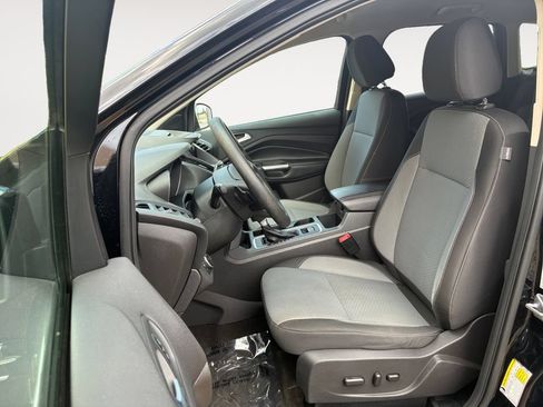 Used 2017 Ford Escape SE w/ Equipment Group 201A FWD image 14