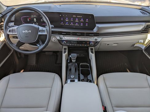 Used 2025 Kia Telluride S image 12