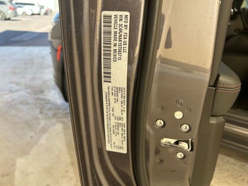 Used 2025 Jeep Wagoneer S Launch Edition image 43