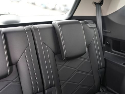 Used 2025 Volkswagen Atlas SE AWD/4WD image 24