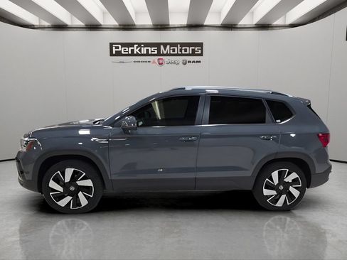 Used 2024 Volkswagen Taos SEL AWD/4WD image 2