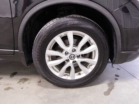 Used 2018 Nissan Rogue SV w/ Premium Package image 11