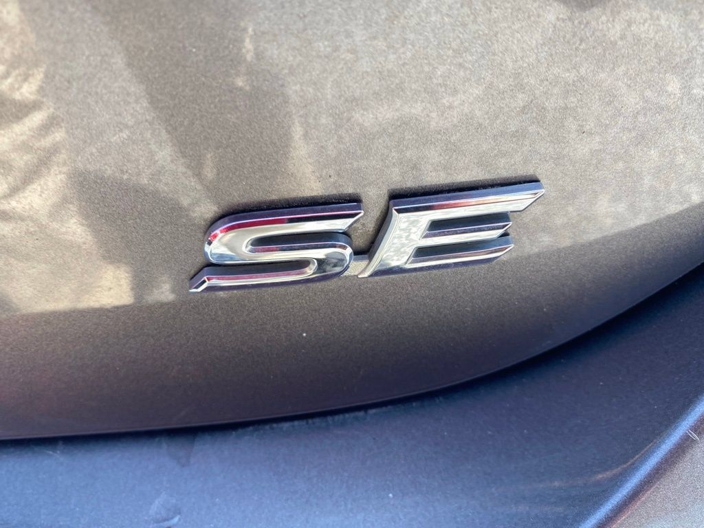 Used 2020 Toyota Camry SE FWD image 12