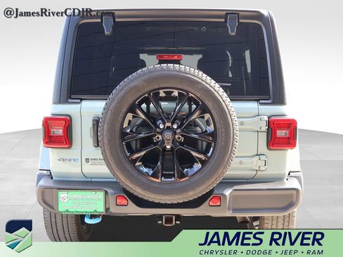Used 2023 Jeep Wrangler Unlimited Sahara w/ Cold Weather Group AWD/4WD image 4
