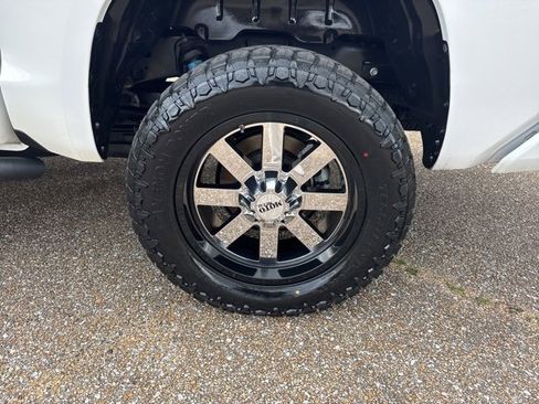 Used 2019 Toyota Tundra Limited w/ Limited Premium Package image 9