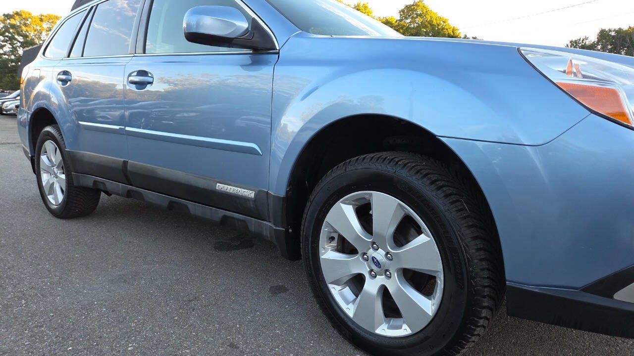 Used 2011 Subaru Outback 2.5i Limited AWD/4WD image 17