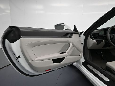 Used 2024 Porsche 911 Carrera image 13