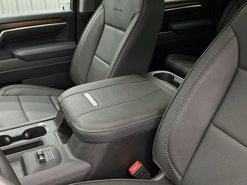 Used 2025 GMC Sierra 3500 Denali w/ Denali Reserve Package image 29