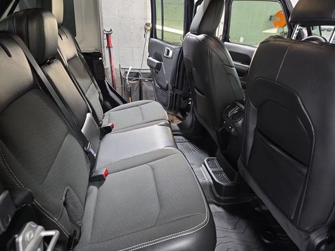 Used 2023 Jeep Wrangler Unlimited Sport AWD/4WD image 11