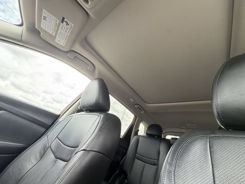 Used 2018 Nissan Rogue SL w/ Premium Package FWD image 32