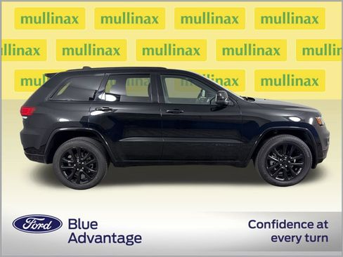Used 2020 Jeep Grand Cherokee Altitude AWD/4WD image 2