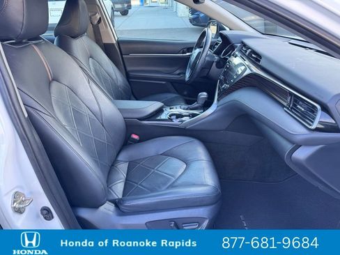 Used 2019 Toyota Camry XLE image 14