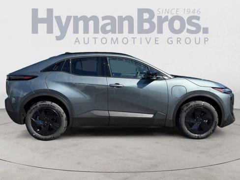 New 2026 Subaru Uncharted AWD image 2