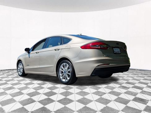 Used 2019 Ford Fusion SE FWD image 12