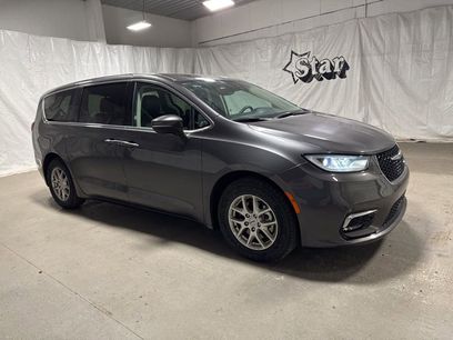 Used 2023 Chrysler Pacifica Touring-L