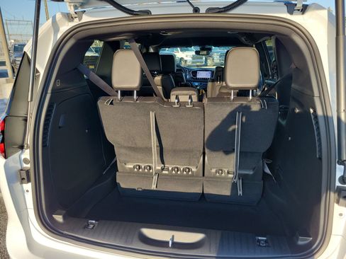 New 2026 Chrysler Pacifica Select FWD image 21