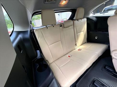 Used 2023 Toyota Highlander XLE AWD/4WD image 29
