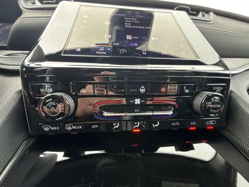 New 2025 Jeep Grand Cherokee L Altitude RWD image 25