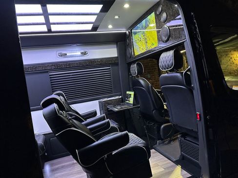 Used 2024 Mercedes-Benz Sprinter 3500 image 8