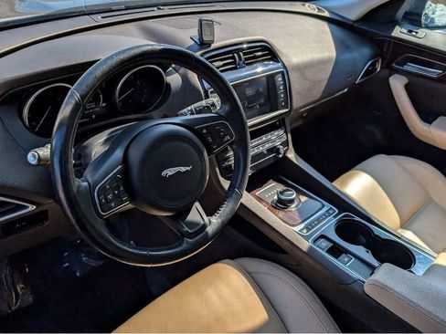 Used 2017 Jaguar F-PACE Prestige image 18