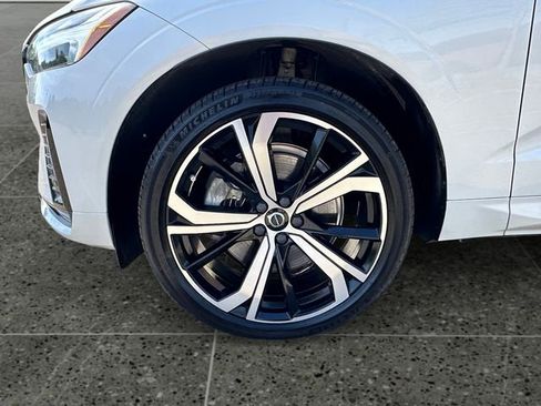 Used 2022 Volvo XC60 B6 R-Design AWD/4WD image 14