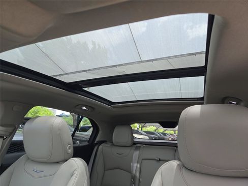 Certified 2023 Cadillac XT4 Luxury w/ Cold Weather Package FWD image 9