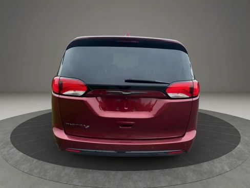 Used 2020 Chrysler Pacifica Touring w/ S Appearance Package FWD image 5