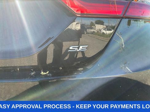 Used 2022 Toyota Camry SE FWD image 29