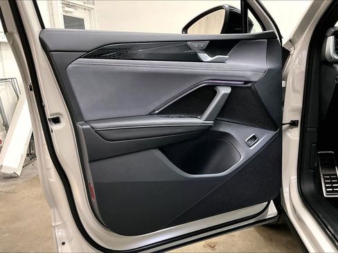 New 2026 Volkswagen Tiguan SE R-Line image 24