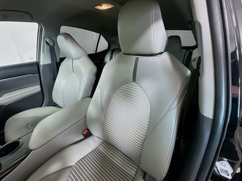 Used 2021 Toyota Camry SE FWD image 19