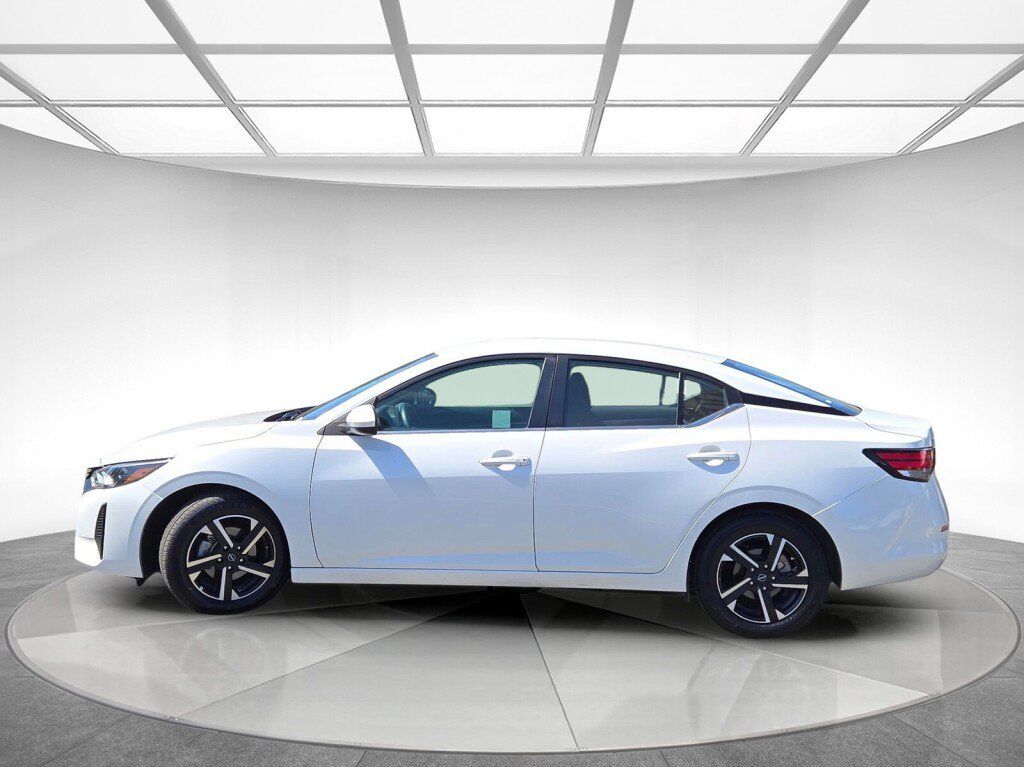 Used 2024 Nissan Sentra SV FWD image 6
