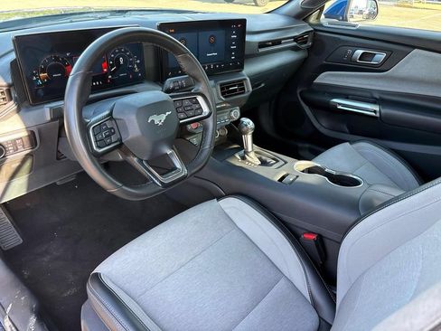 Used 2024 Ford Mustang Convertible RWD image 9