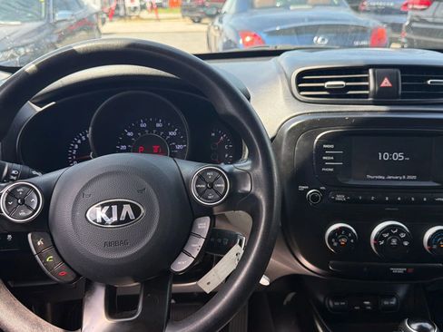 Used 2018 Kia Soul FWD image 21