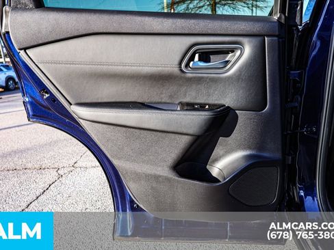 Used 2025 Nissan Rogue Platinum FWD image 50