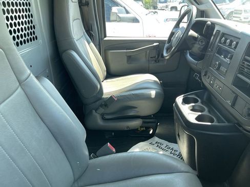 Used 2019 Chevrolet Express 3500 w/ Driver Convenience Package RWD image 8