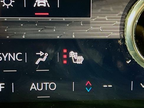 Used 2024 GMC Acadia Elevation image 21