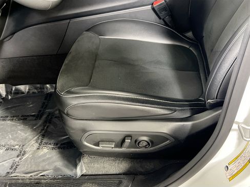 Used 2023 Jeep Grand Cherokee Altitude AWD/4WD image 18