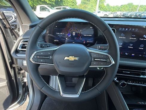 New 2026 Chevrolet Traverse LT w/ Sun and Wheel Package FWD image 24