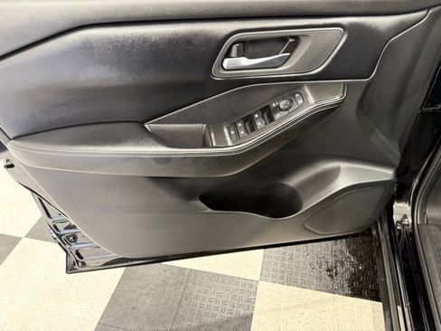 Used 2025 Nissan Rogue SV image 14