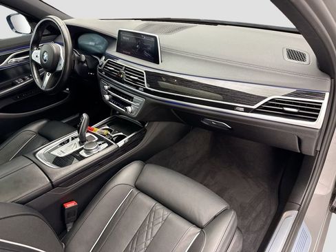 Used 2022 BMW 740i w/ M Sport Package RWD image 16