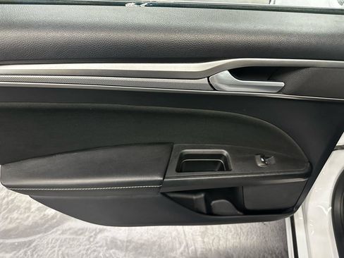 Used 2020 Ford Fusion SE FWD image 11